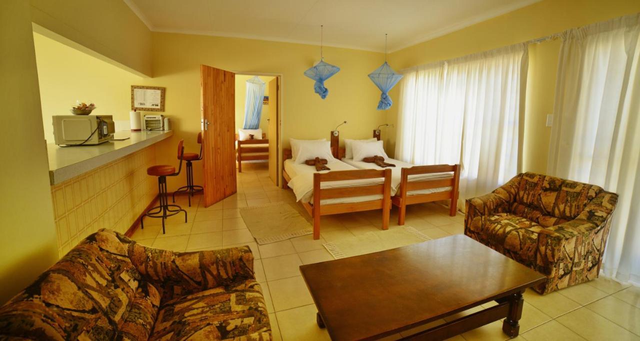 Brandberg Rest Camp Hotel Uis ภายนอก รูปภาพ